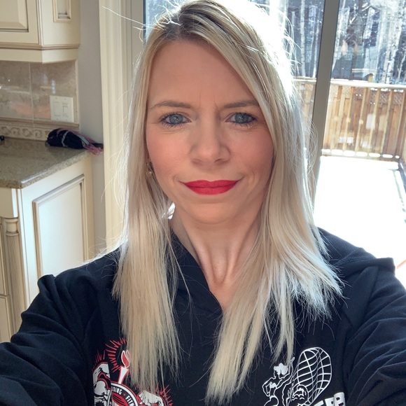 Meet your Posher, Heather - Picture 1 of 1